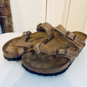 Size 37 (size 6 1/2) like new Birkenstock Sandles
